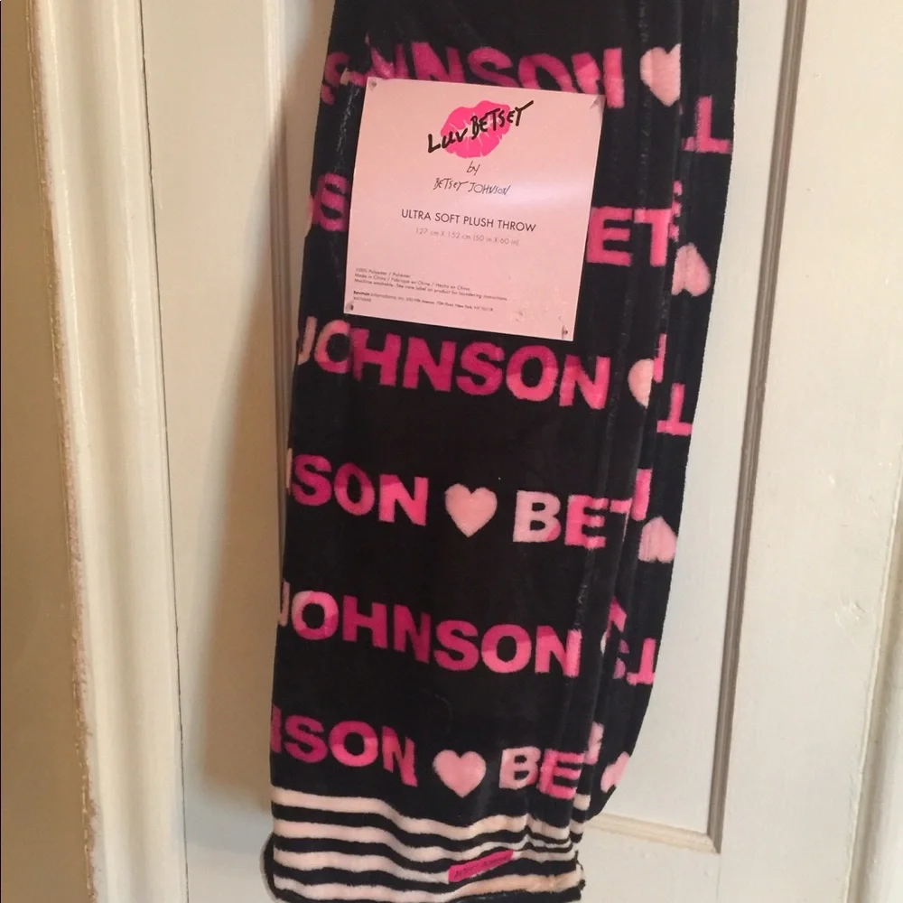 Betsey Johnson Ultra Soft Plush Throw 50in X 60in All Over Spell out Logo